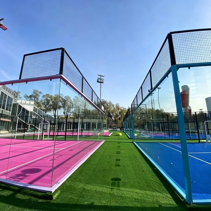 Outdoor panoramic padel venue